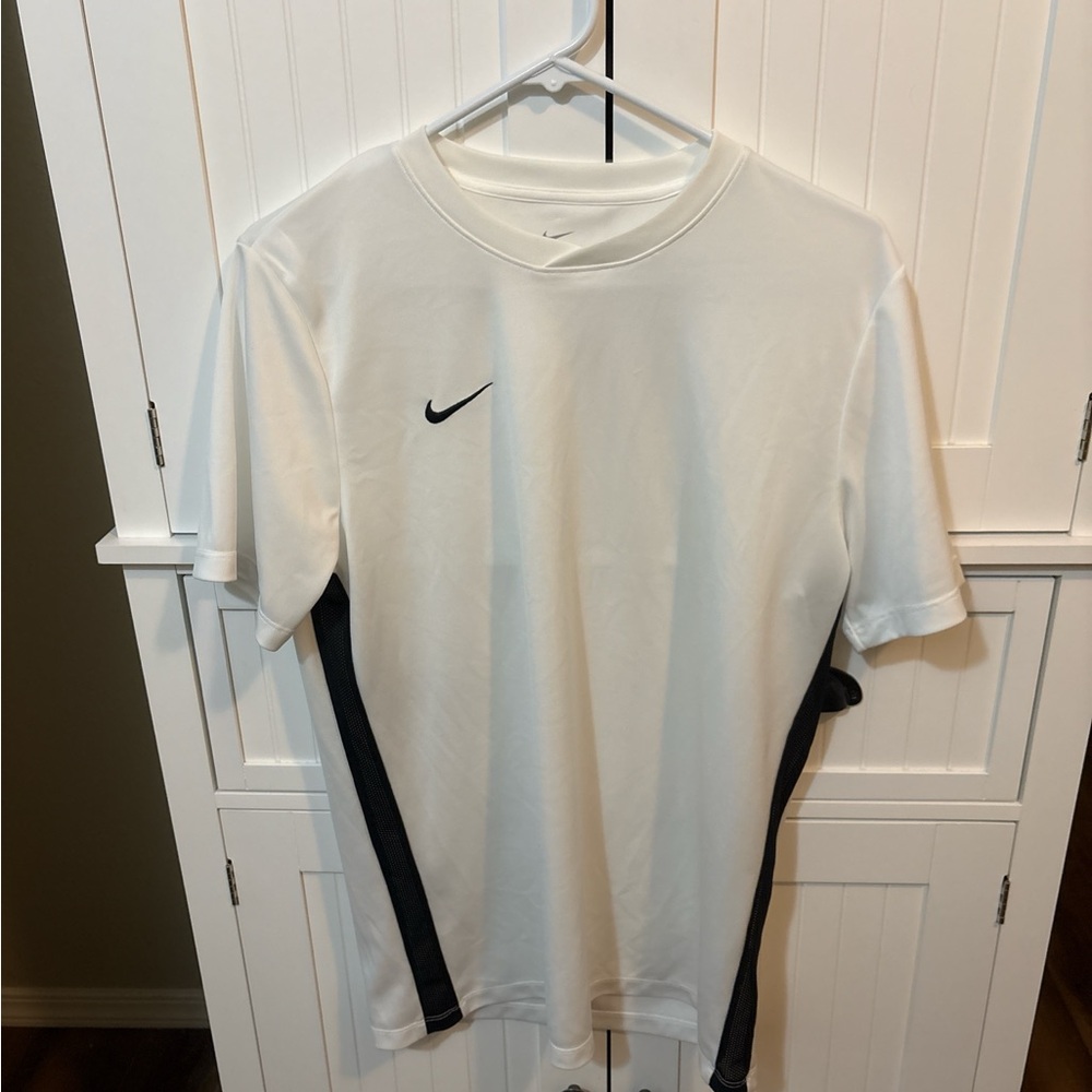 Nike Dri-FIT White Athletic Workout‎ Shirt Size M
